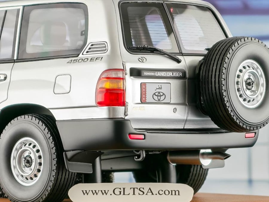 RARE Toyota Land Cruiser Silver 1:18 Old School Models LIMITED 04/60