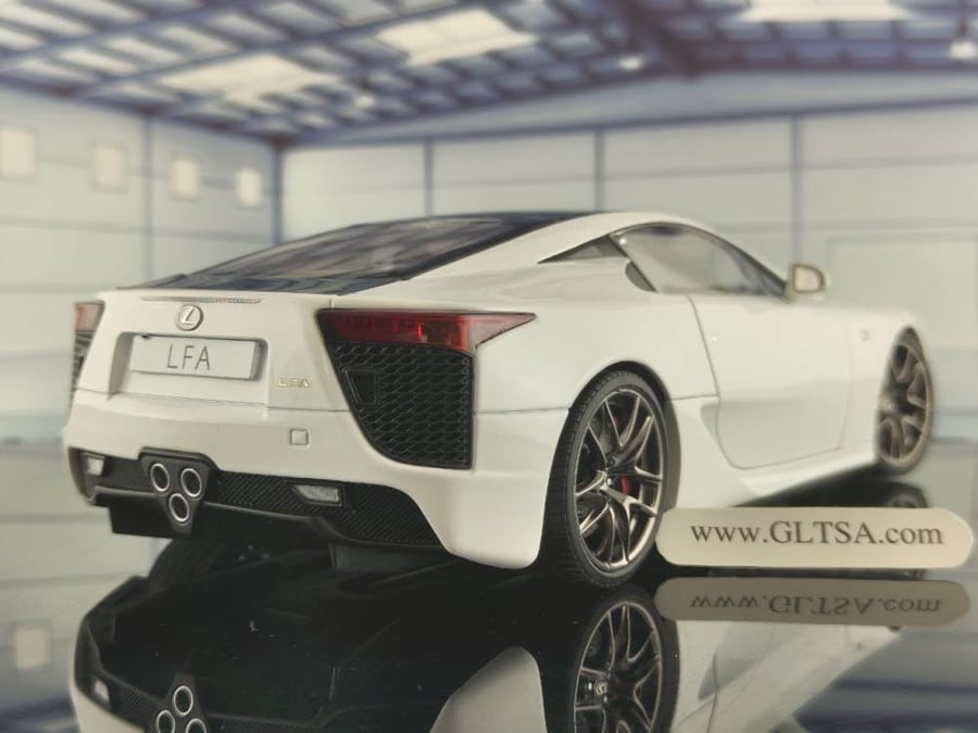 Lexus LFA White with Carbon Roof 1:18 Well 100372 LIMITED 1000 PCS