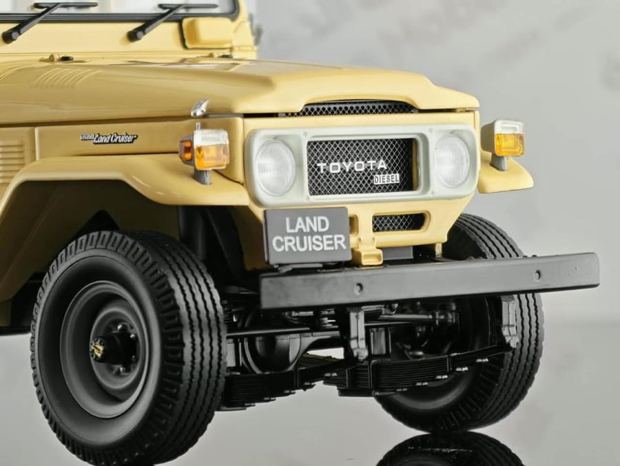 Toyota Land Cruiser LC40 Pickup Beige 1:18 Kyosho K08958BE 08958BE