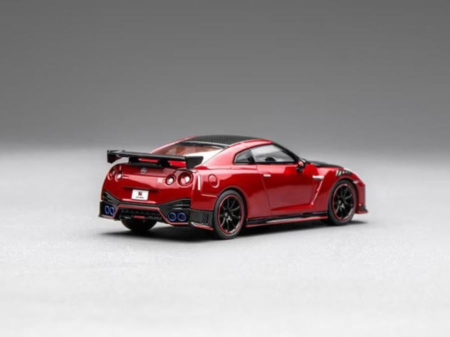 Nissan GT-R Nismo (R35) Special Edition Vibrant Red 1:64 MotorHelix M63522
