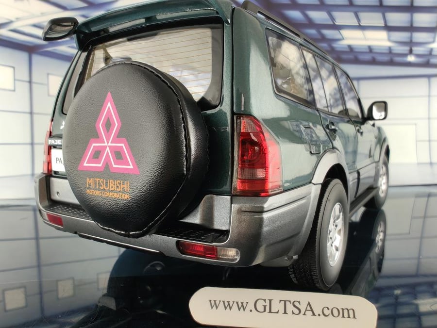 Mitsubishi Pajero V73 Green Metallic 1:18 SunStar 5831