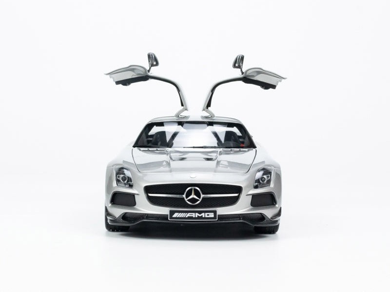 Mercedes-Benz AMG SLS Black Series GT Silver 1:18 Minichamps 110033025 LIMITED 300 PCS