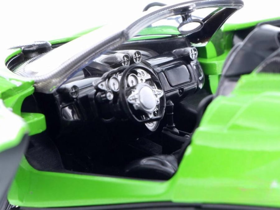 Pagani Huayra Roadster Green 1:24 MotorMax 79354