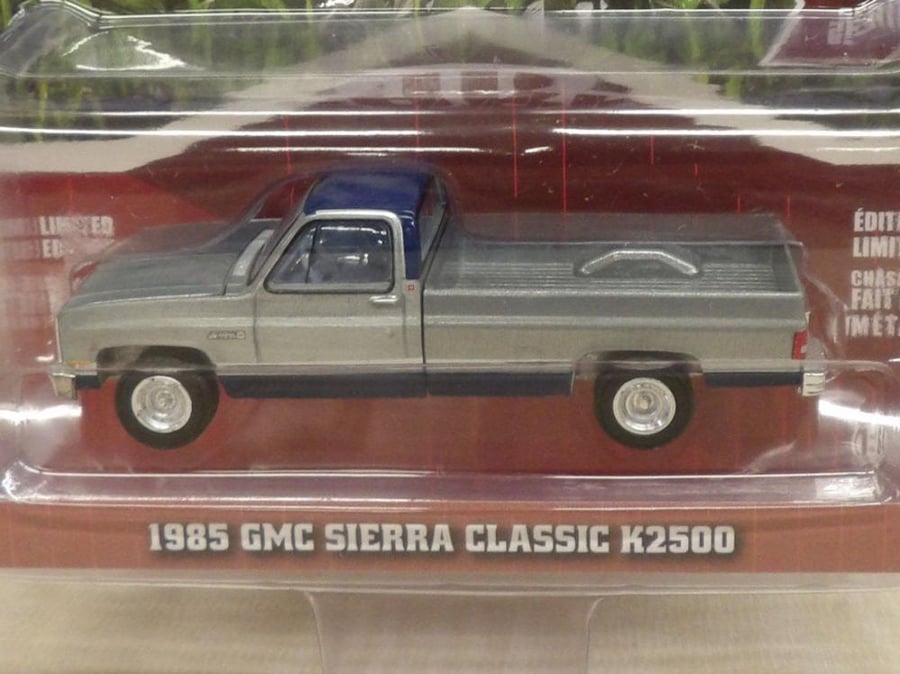 GMC Sierra Classic K2500 1985 Silver & Midnight Blue 1:64 Greenlight 48090-D