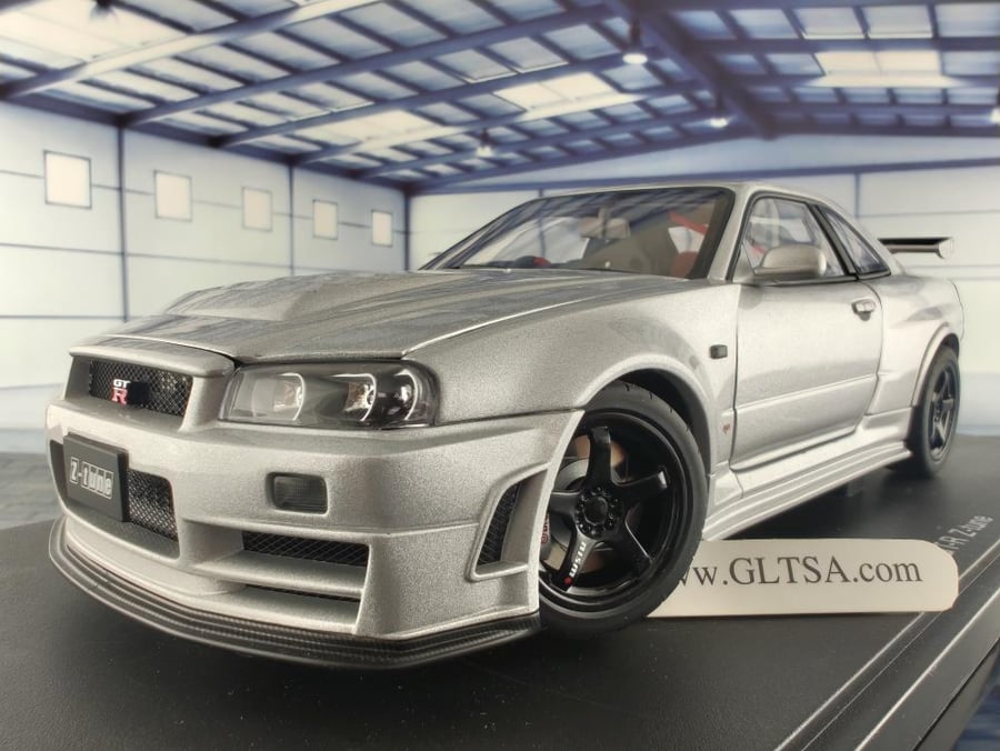PRE-OWNED Nissan R34 GT-R Z-Tune (Skyline) Z-Tune Silver 1:18 AUTOart 77352