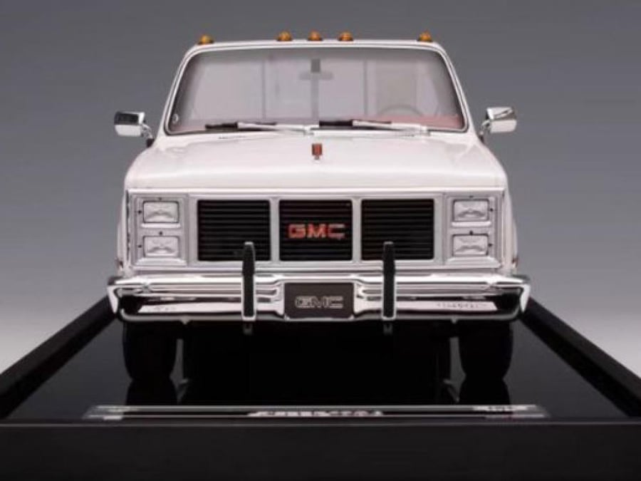 RARE GMC Sierra Classic 3500 1986 White Pickup Truck 1:18 Old School Models LIMITED 60 PCS