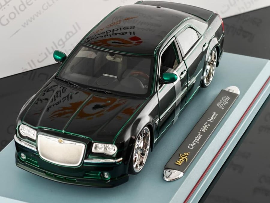 RARE with NOTES Chrysler 300C Hemi Playerz Hard Top Metallic Dark Green 1:18 Maisto 31058