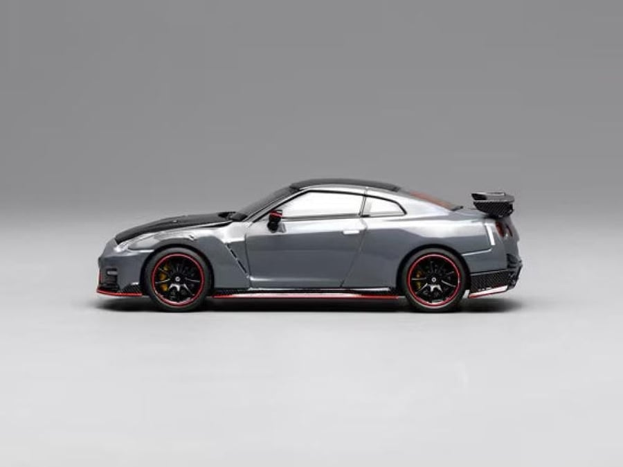 Nissan GT-R Nismo (R35) Special Edition Nismo Stealth Grey 1:64 MotorHelix M63521
