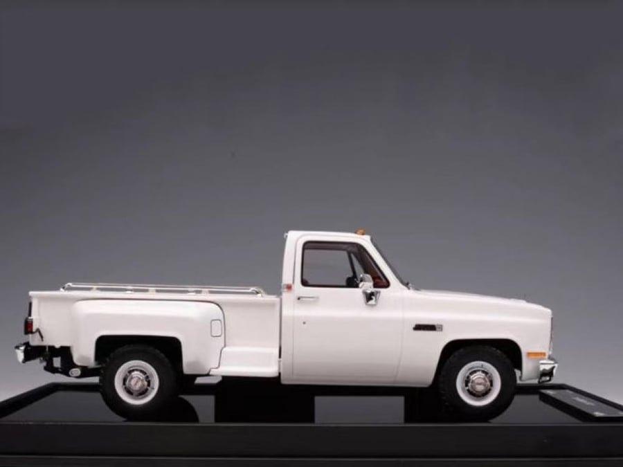 RARE GMC Sierra Classic 3500 1986 White Pickup Truck 1:18 Old School Models LIMITED 60 PCS