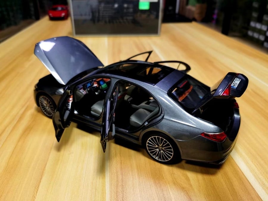 PRE-OWNED Mercedes-Benz Mercedes S-Class S-Klasse W223 AMG Line Metallic Grey 1:18 Norev 183870