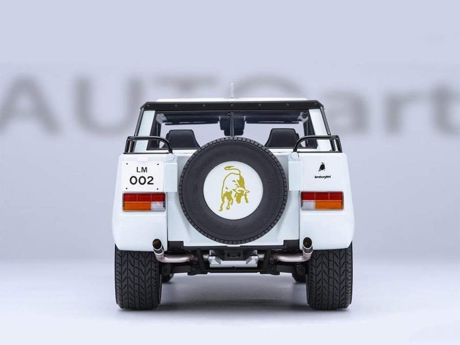 PRE-ORDER (4 Weeks) Lamborghini LM002 Bianco Polo Park (White) 1:18 AUTOart 74549