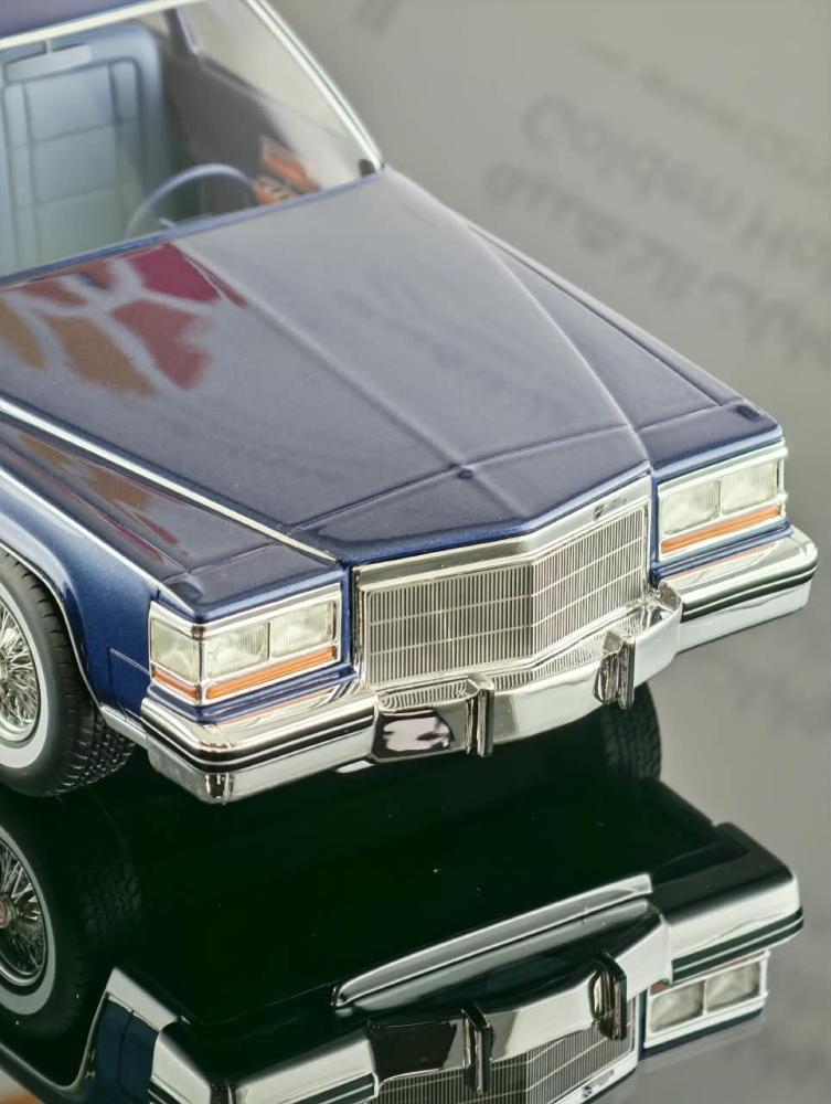 Cadillac Fleetwood Brougham 1982 Dark Blue 1:18 BOS418 250792 BoS-Models