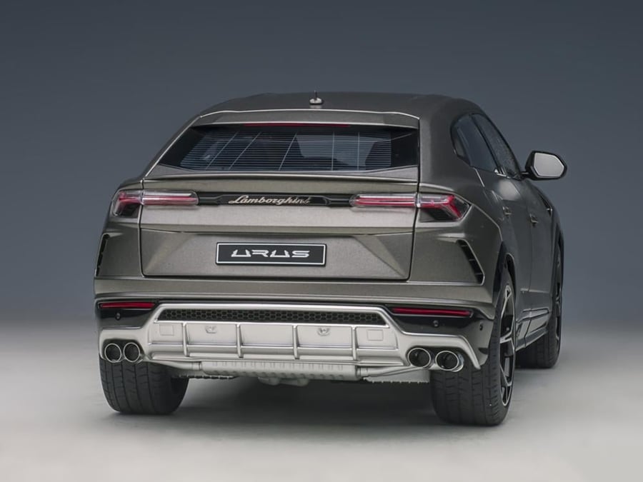 LAMBORGHINI URUS GRIGIO LYNX/METALLIC GREY 1:18 AUTOart 79164