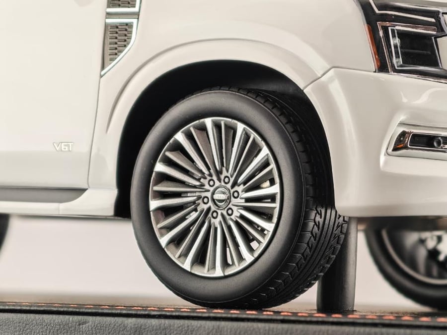 Nissan Patrol Y63 Platinum White 1:18 Diamand LIMITED 20 of 50 PCS
