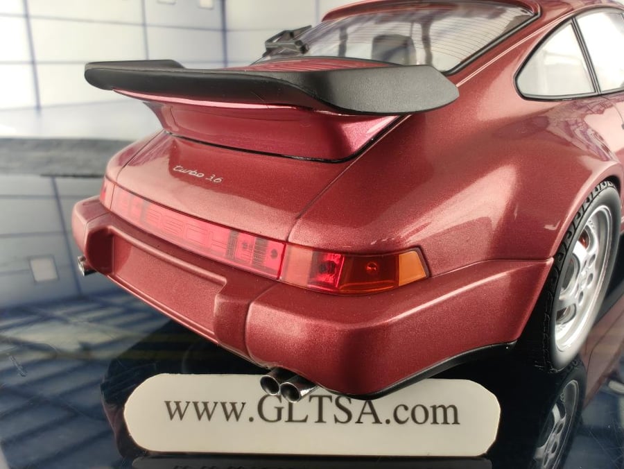 PRE-OWNED Porsche 911 (964) Turbo 3.6 Coupe 1990 Red Metallic 1:18 Minichamps 155069102