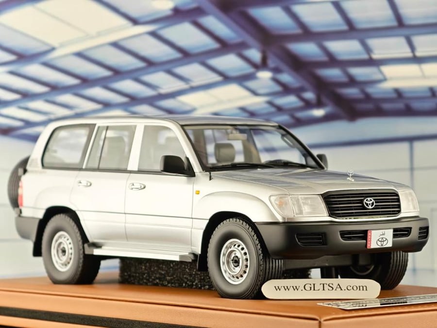 RARE Toyota Land Cruiser Silver 1:18 Old School Models LIMITED 04/60