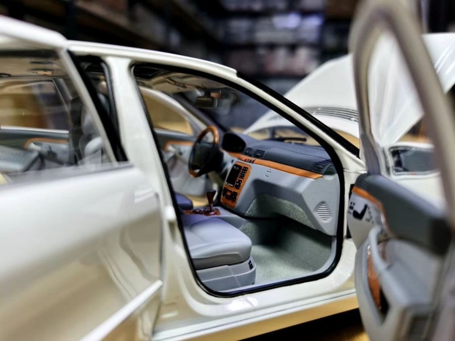 Mercedes-Benz S-Class S-Klasse S600 W220 AMG White 1:18 Norev 183813