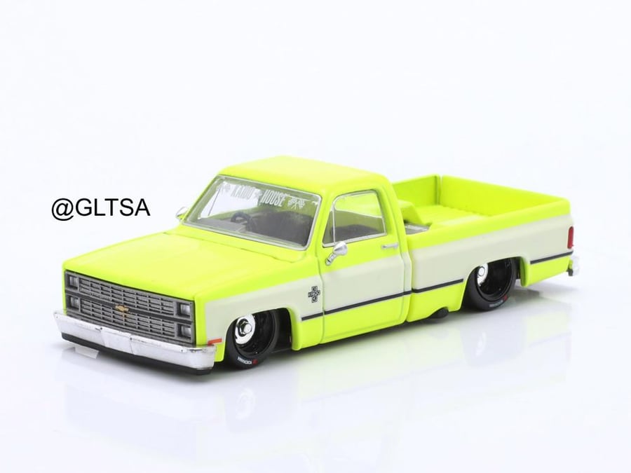 Chevrolet Silverado Kaido FLO 1980 Yellow V1 1:64 MINI GT Kaido House KHMG112