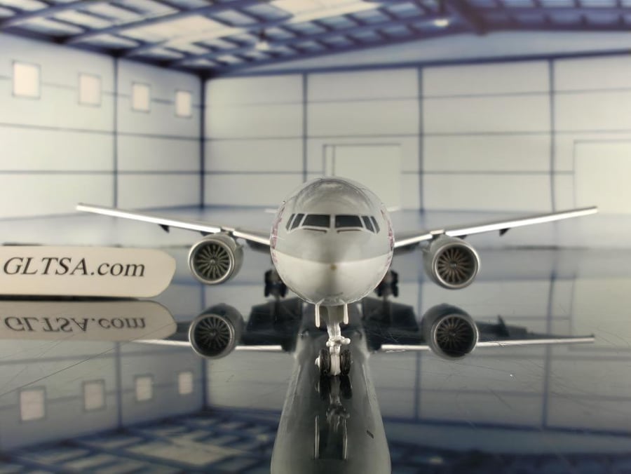 Qatar Airways Boeing 777-300ER "25 Years of Excellence" A7-BEE Flaps Down 1:400 JC Wings XX40137A