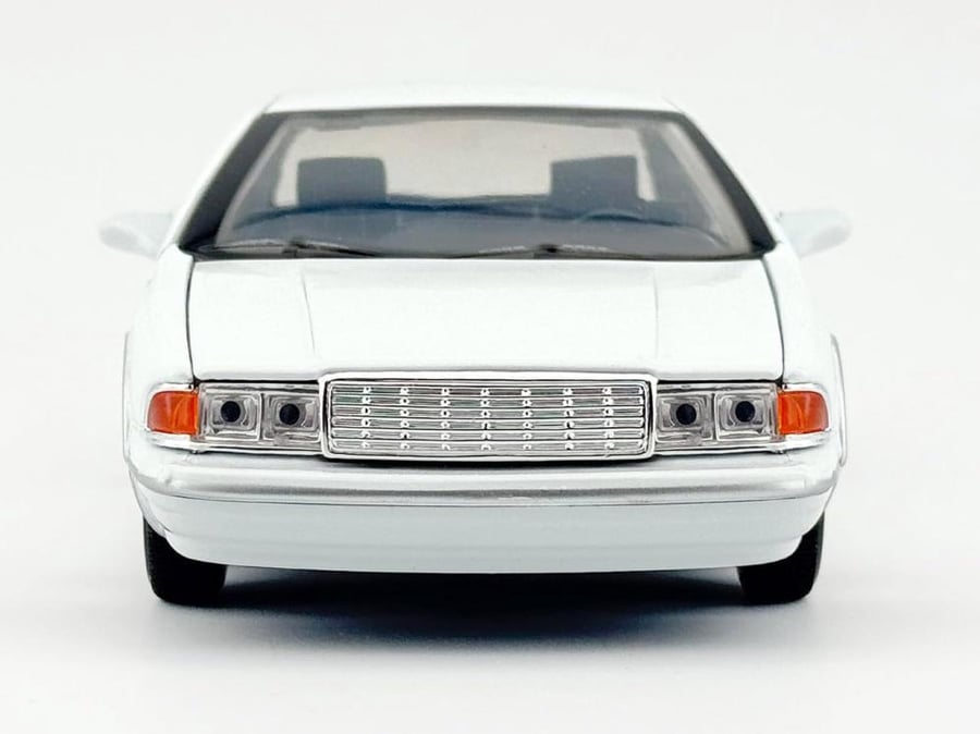Chevrolet Caprice Police Car Unmarked White "Custom Builder's Kit" Series 1:24 MotorMax 76438BB-W
