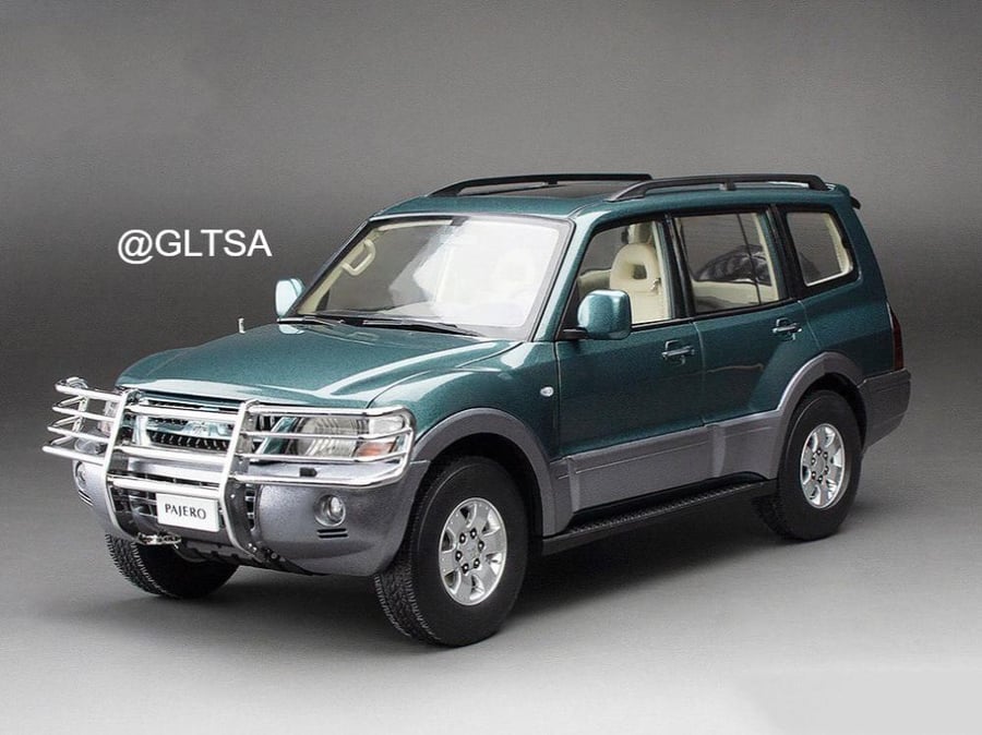 Mitsubishi Pajero V73 Green Metallic 1:18 SunStar 5831