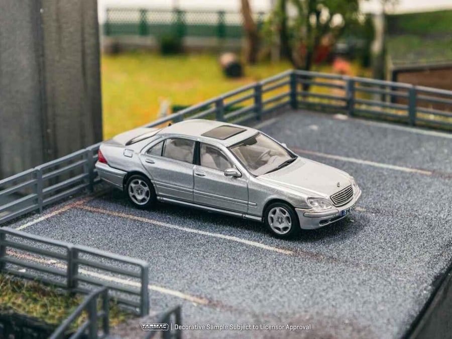 Mercedes-Benz S-Class Brilliant Silver Metallic 1:64 Tarmac Work T64G-072-SL
