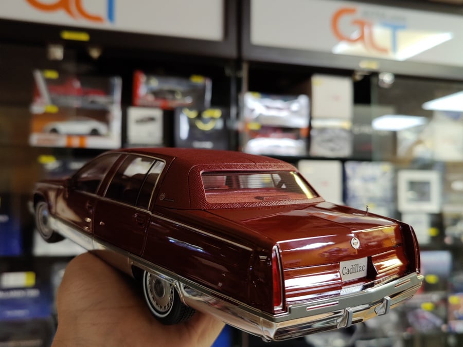 Cadillac Fleetwood Brougham 90s Metallic Red 1:18 Xiaoguang