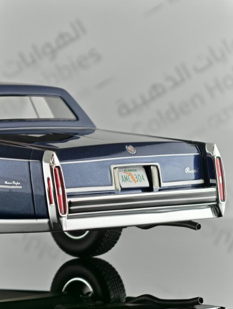 Cadillac Fleetwood Brougham 1982 Dark Blue 1:18 BOS418 250792 BoS-Models