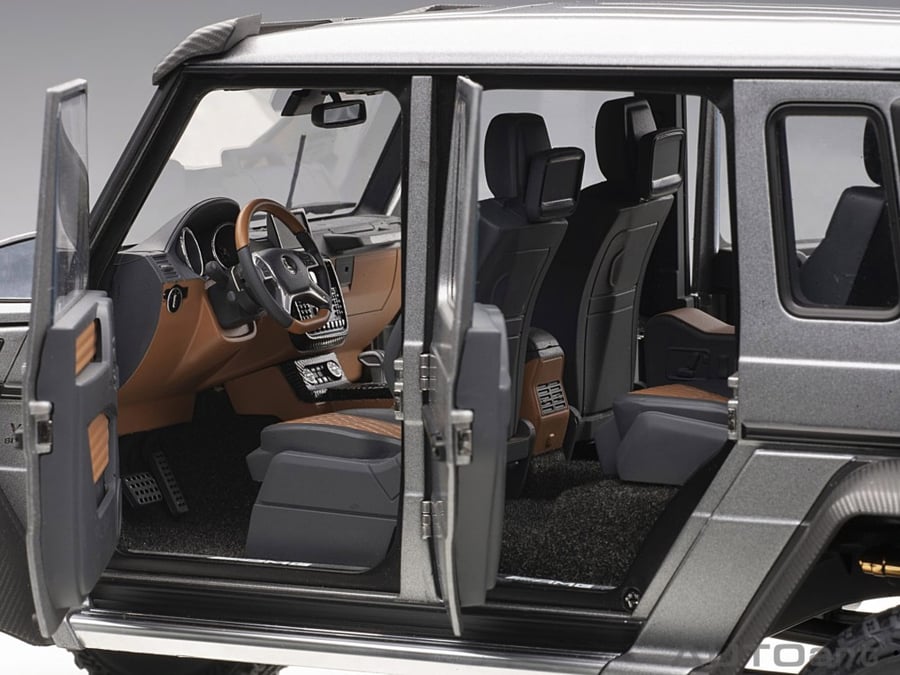 Mercedes-Benz G63 AMG 6×6 Designo Platinum Magno 1:18 AUTOart 76308