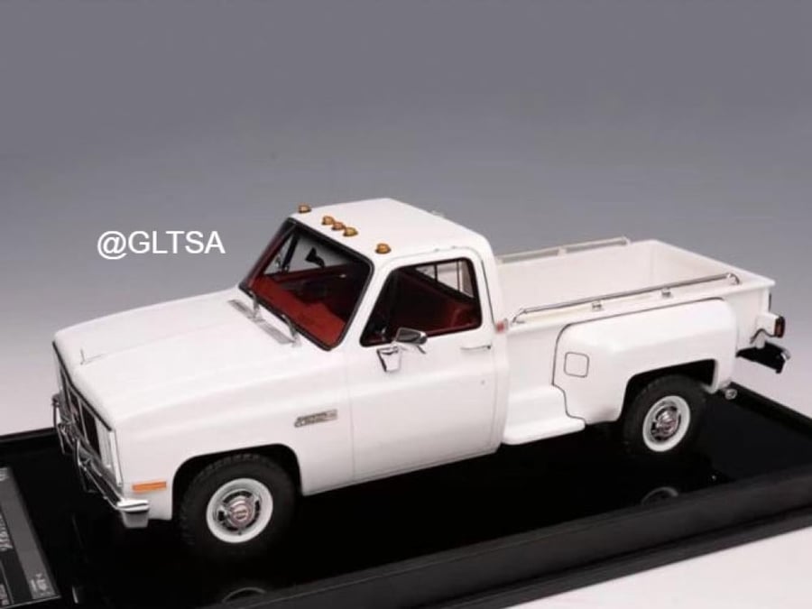 RARE GMC Sierra Classic 3500 1986 White Pickup Truck 1:18 Old School Models LIMITED 60 PCS