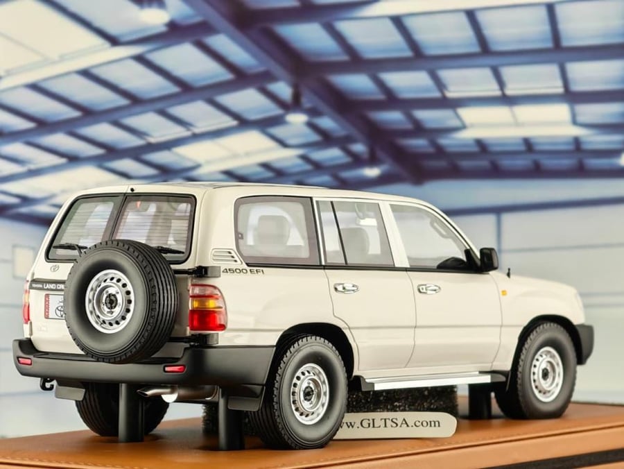 RARE Toyota Land Cruiser White 1:18 Old School Models LIMITED 04/90