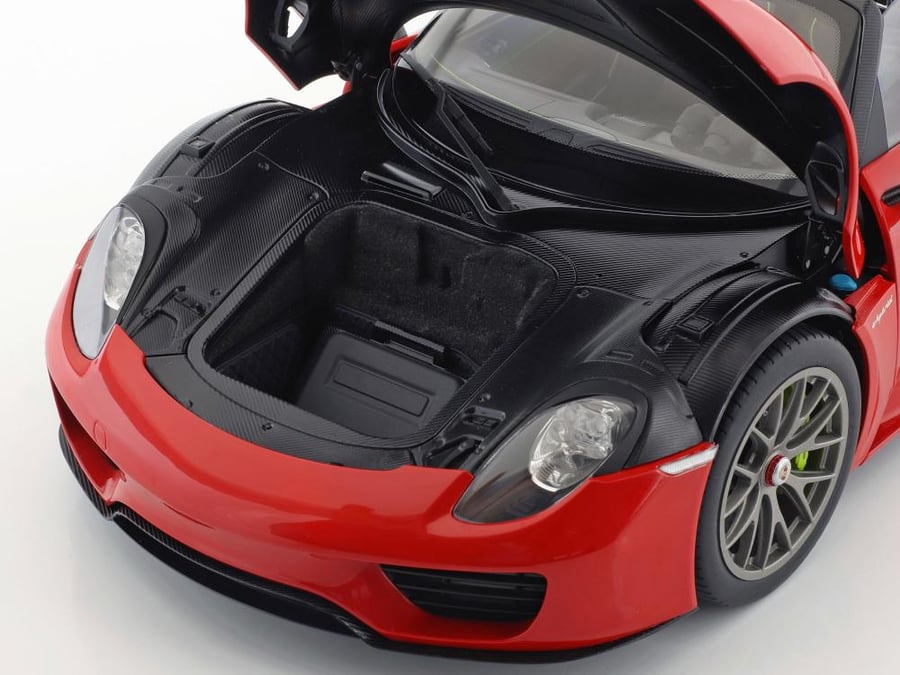 Porsche 918 Spyder Weissach Package Guards Red 1:12 AUTOart 12122