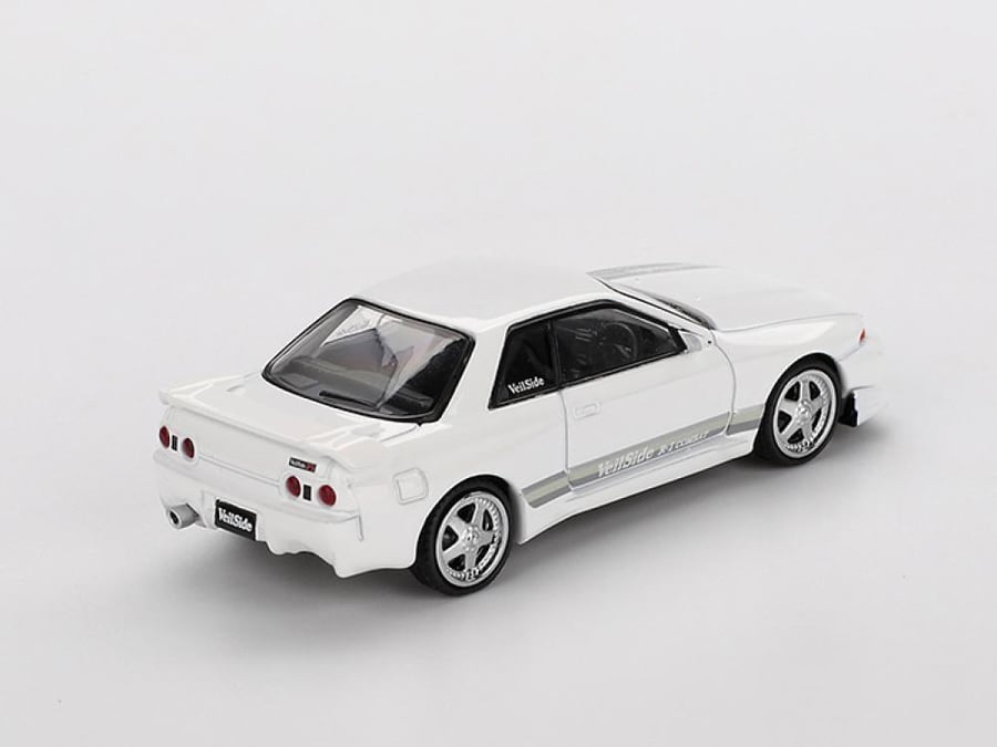 Nissan Skyline GT-R (R32) VeilSide Combat C-I White RHD 1:64 MINI GT MGT01066-CH