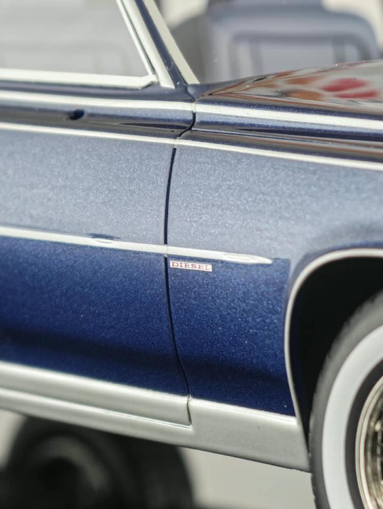 Cadillac Fleetwood Brougham 1982 Dark Blue 1:18 BOS418 250792 BoS-Models