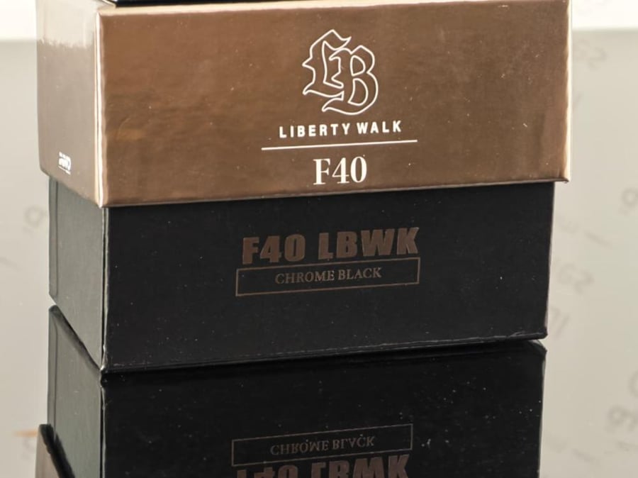 Ferrari F40 LBWK Chrome Black 1:64 Inno Models IN64-LBWKF40-CHB