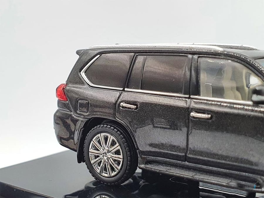 Lexus LX570 Star Light Black Glass Flake 1:64 Kyosho 00001SLB