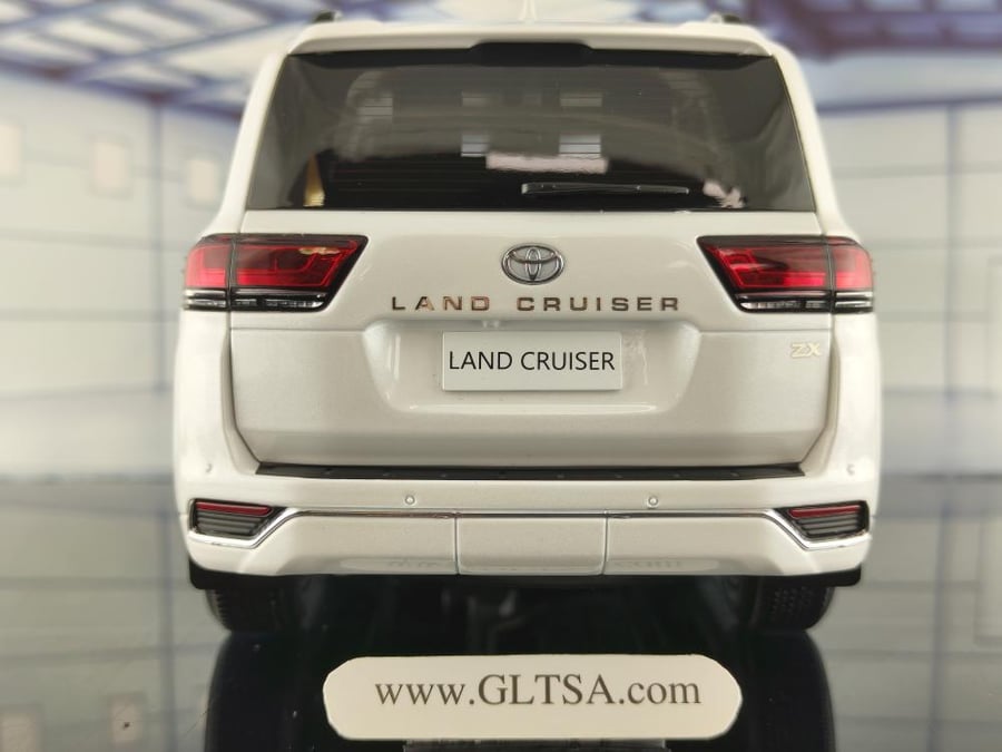 Toyota Land Cruiser LC300 ZX White 1:18 LCD Models LCD18013-ZX-WH