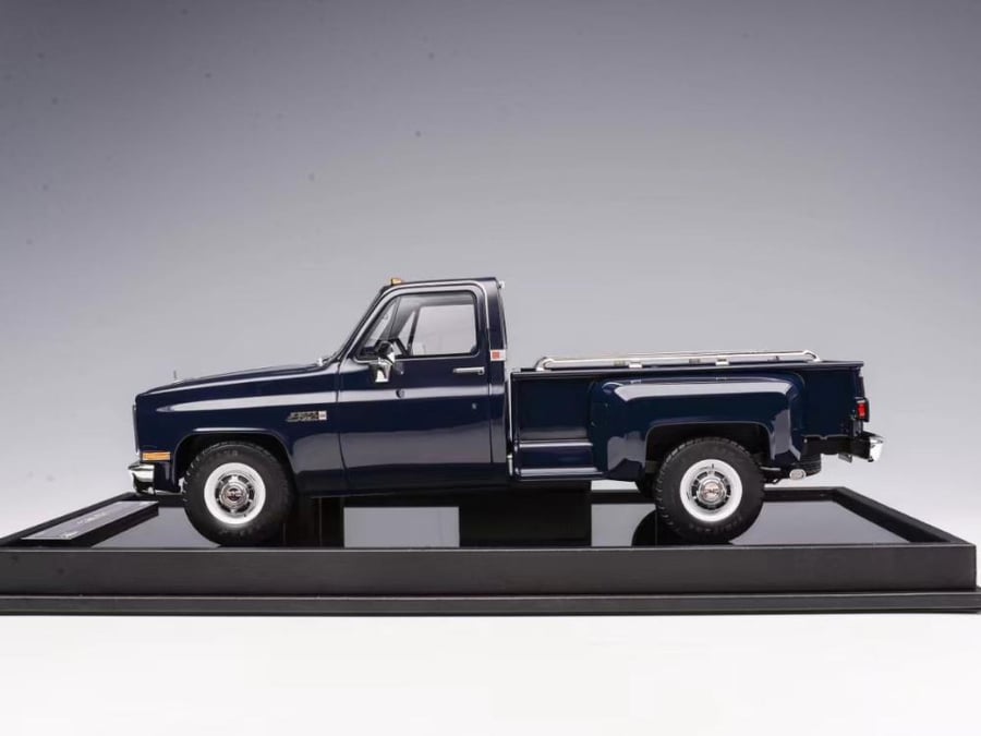 RARE GMC Sierra Classic 3500 1986 Dark Blue Pickup Truck 1:18 Old School Models