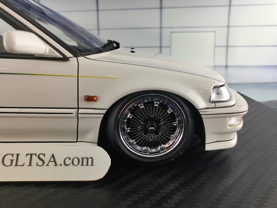 Honda Civic (EF9) SiR White 1:18 Ignition Model IG3122
