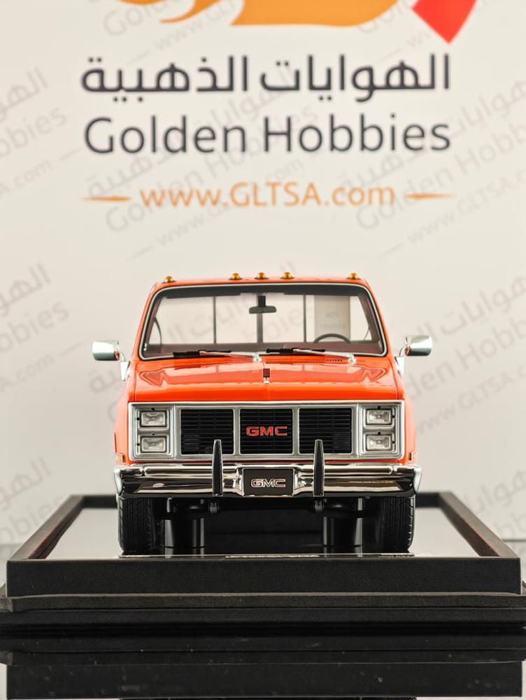 GMC Sierra Classic 3500 1986 Orange Red Pickup Truck 1:18 Old School Models LIMITED 110 PCS