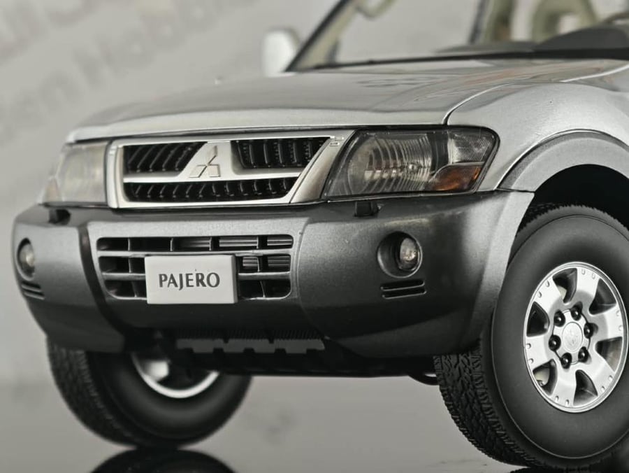 Mitsubishi Pajero V73 Cool Silver 1:18 SunStar 5832