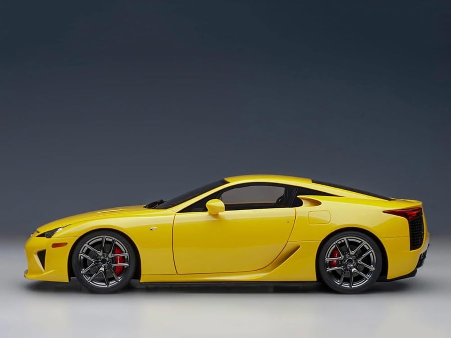 PRE-ORDER (4 Weeks) Lexus LFA Pearl Yellow 1:18 AUTOart 78854