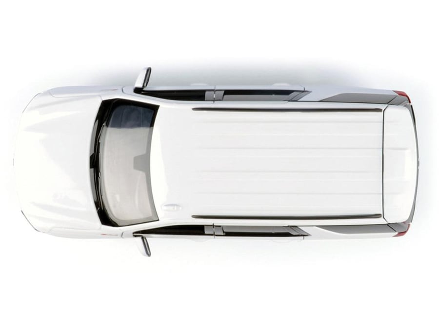 Chevrolet Tahoe Z71 "Timeless Legends" White 1:24 MotorMax 79392