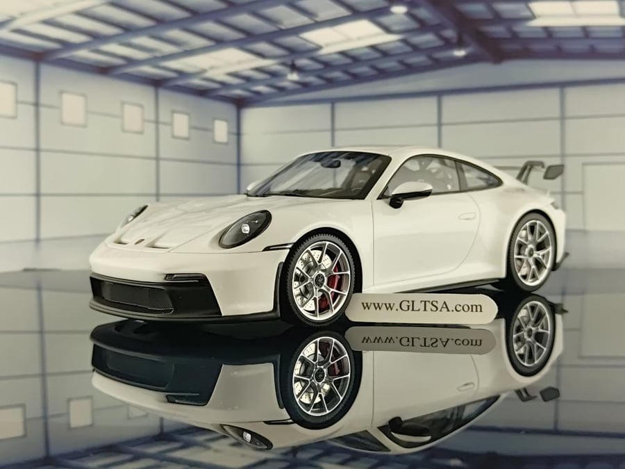 Porsche 911 (992) GT3 White / Silver Rims 1:18 Minichamps 143069011 LIMITED 75 PCS