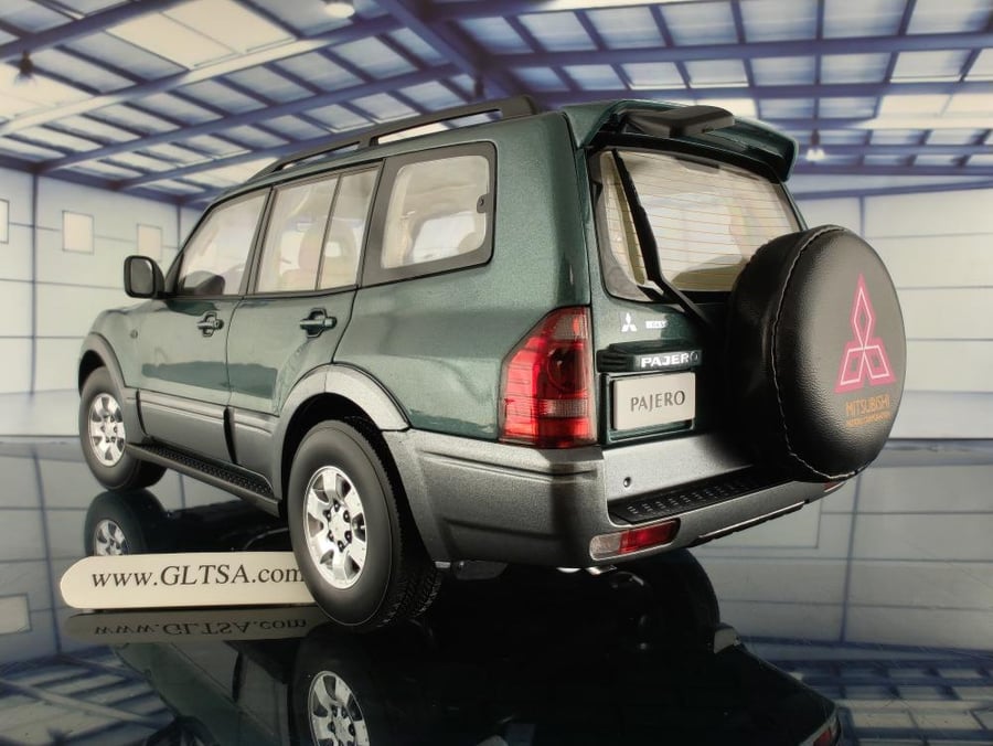 Mitsubishi Pajero V73 Green Metallic 1:18 SunStar 5831