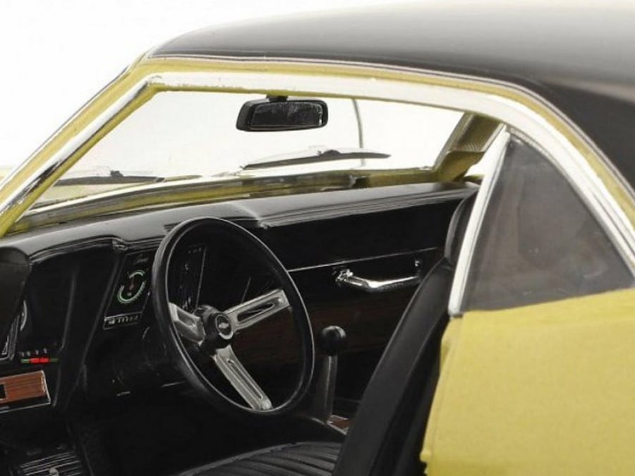 Chevrolet Camaro Z/28 (Pawn Stars TV Series) 1969 Gold / Black 1:18 Highway 61 HWY-18032