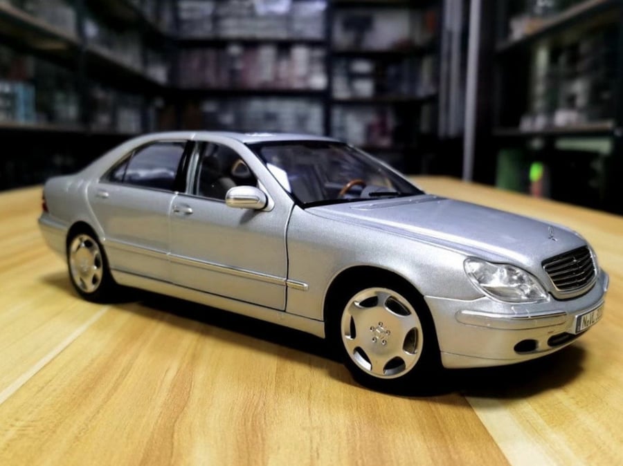 Mercedes-Benz S-Class S-Klasse S600 W220 AMG Silver 1:18 Norev 183810