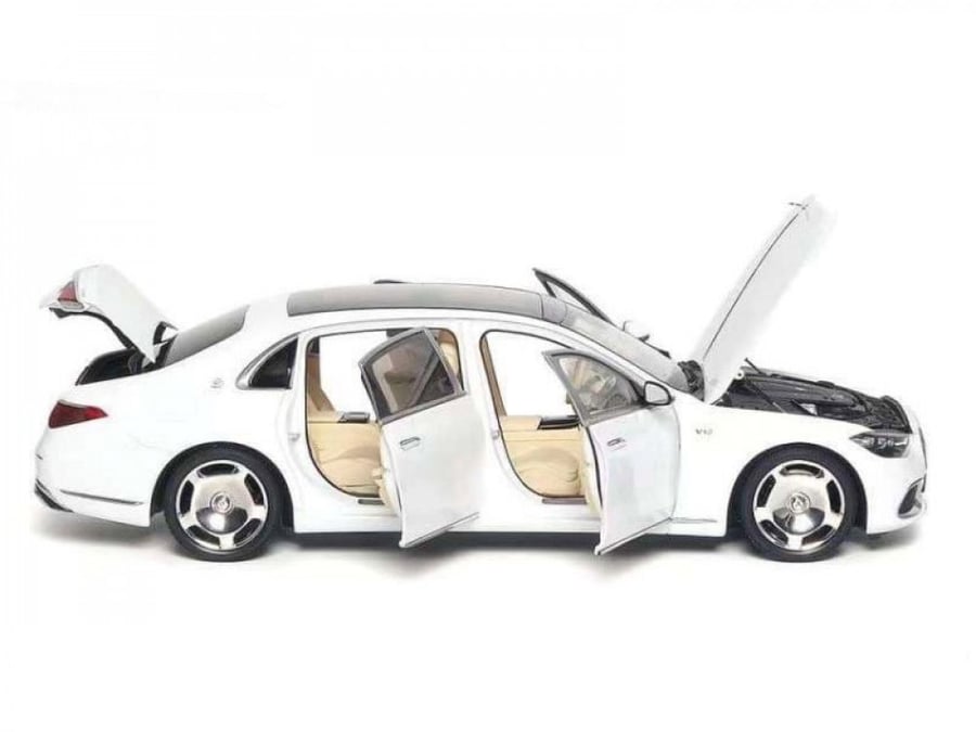 Mercedes-Maybach S-Class Diamond White 1:18 Almost Real 820116