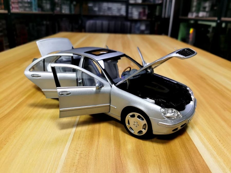 Mercedes-Benz S-Class S-Klasse S600 W220 AMG Silver 1:18 Norev 183810