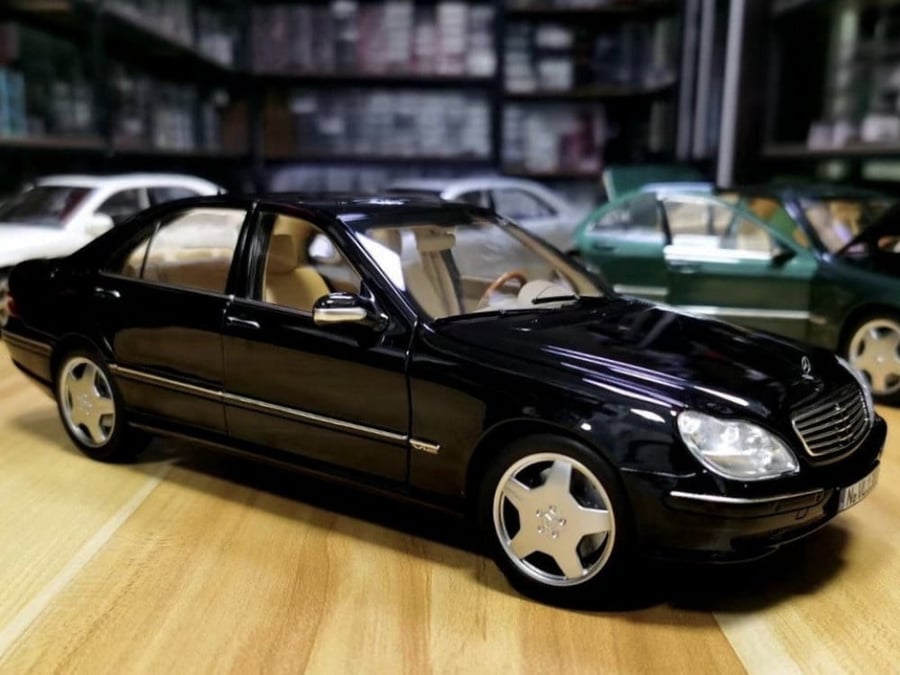 Mercedes-Benz S-Class S-Klasse S600 W220 1998 AMG Black 1:18 Norev 183814
